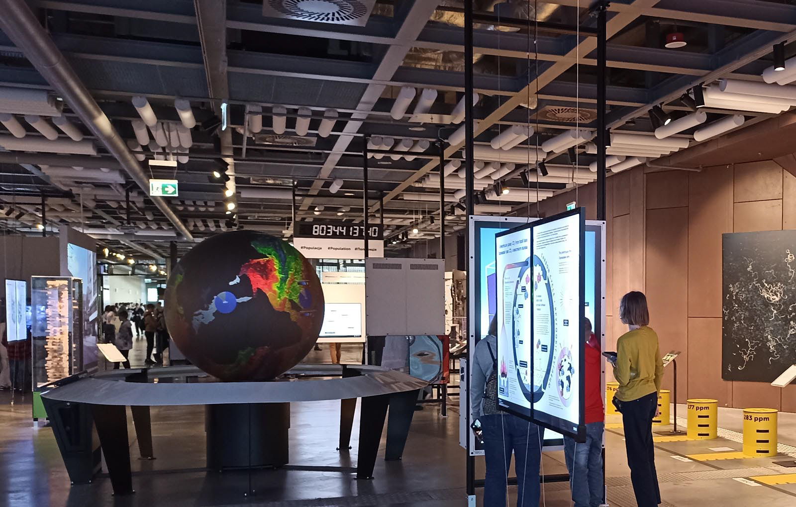 globe interactive projection